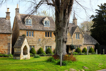 Wall Mural - Beautiful stone house in the Cotwolds of England during spring