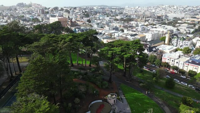 Fototapete - Aerial cinematic above San Francisco, USA. Alamo Square area at Fillmore district 