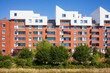 Modernes Wohngebäude aus Backstein am großen Hafen, Wilhelmshaven, Niedersachsen, Deutschland