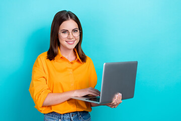 Canvas Print - Photo of intelligent gorgeous woman with straight hairdo wear yellow shirt hold laptop distance lesson isolated on teal color background