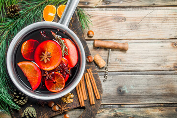 Poster - Mulled wine in a pot of spices.