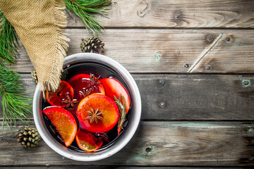 Poster - Mulled wine in a pot of spices.