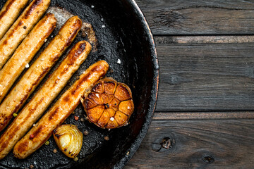 Sticker - Grill the sausages in the pan.