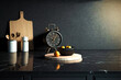 © Beqiri - küche  modern  tisch  intergrund  zuhause  zähler  interieur  verwischen weiß sinken essen hell zimmer oberteile kochen leer hochglanz holz haus licht display stil Generative AI Generativ KI