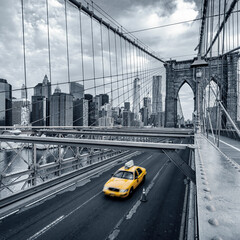 Wall Mural - Taxi on the Brooklyn bridge