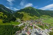 Die Gemeinde Holzgau im Tiroler Lechtal aus der Luft