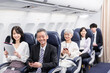 © maroke - 飛行機で移動をする乗客