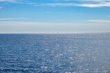 Fototapeta Niebo - morze i błękitne niebo