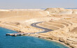 
Fahrt durch den Suezkanal in Ägypten
