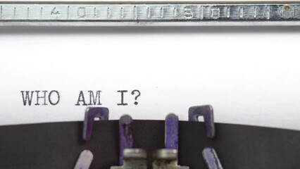 Leinwandbilder - Who Am I phrase close up being typing and centered on a sheet of paper on old vintage typewriter mechanical