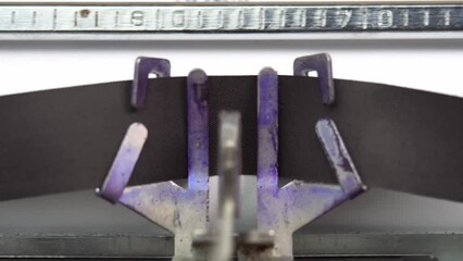 Leinwandbilder - Dont Worry phrase close up being typing and centered on a sheet of paper on old vintage typewriter mechanical