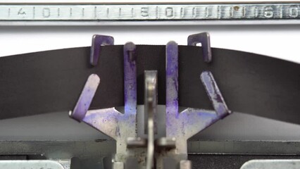 Leinwandbilder - I can do it phrase closeup being typing and centered on a sheet of paper on old vintage typewriter mechanical