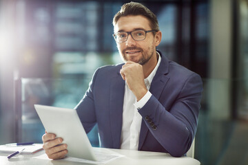 Fototapete - Portrait, tablet and business man in office workplace, researching or working. Face, technology and male employee from Canada holding digital touchscreen for networking, internet browsing or email.