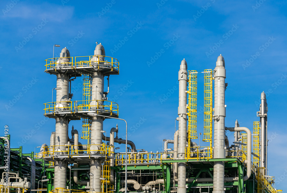 oil and gas tank distillation reactor column in chemical refinery ...