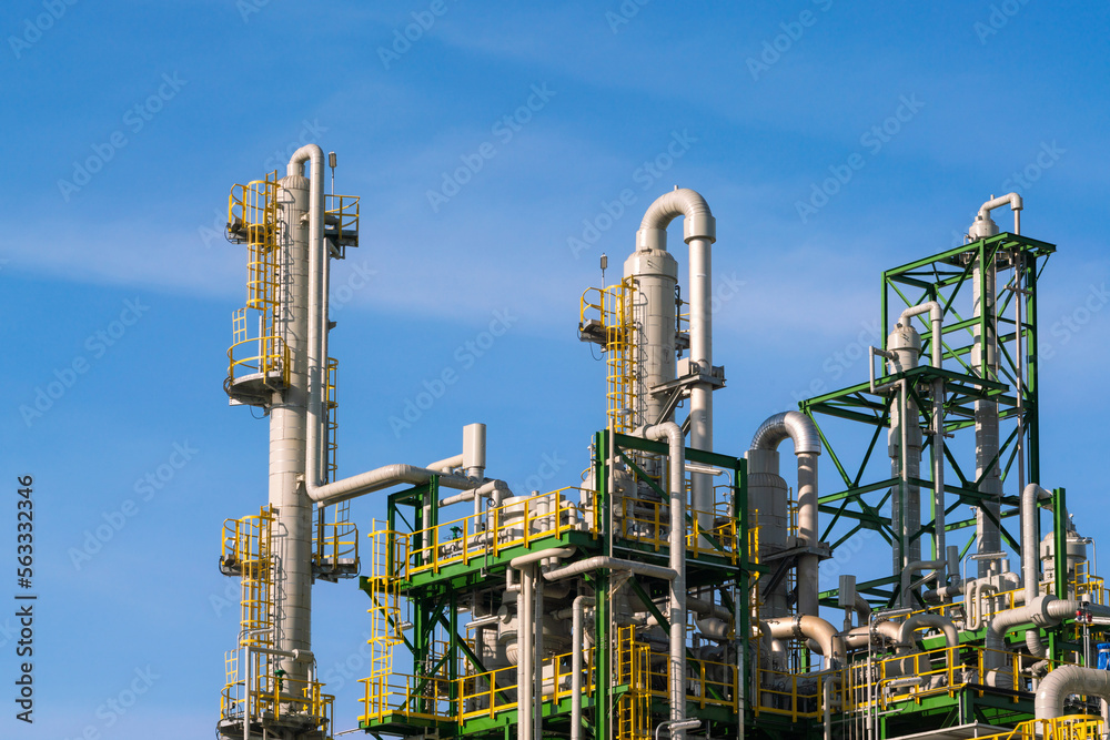 oil and gas tank distillation reactor column in chemical refinery ...