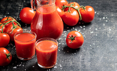 Poster - Juice from ripe tomatoes in a glass. 