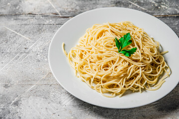 Canvas Print - Boiled spaghetti in a plate with parsley. 