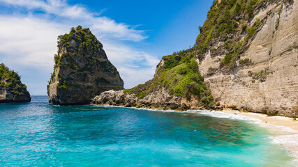 Wall Mural - Aerial view to beautiful sandy beach (Diamond beach) with rocky mountains and clear water in Nusa Penida, Bali, Indonesia