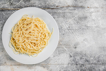 Canvas Print - Boiled spaghetti on a plate. 