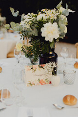 Wall Mural - Table de mariage décorée et fleurie à l'italienne