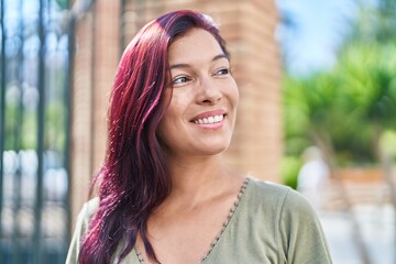 Canvas Print - Young beautiful hispanic woman smiling confident looking to the side at street