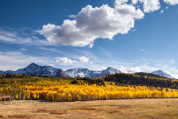 Wall Mural - Mount Wilson in Colorado's San Juan Mountains at autumn