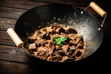 Sticker - Cooked liver in a saucepan. 