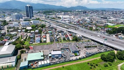 Poster - 高速道路のジャンクション　空撮　前進
