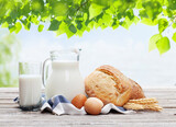 Fototapeta Kawa jest smaczna - Homemade bread and milk on wooden table