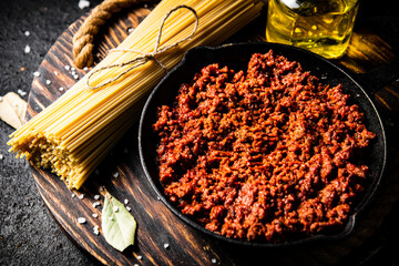 Wall Mural - Bolognese sauce on a wooden tray. 