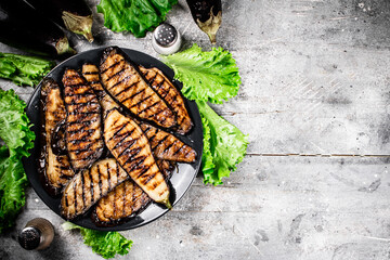 Canvas Print - Grilled pieces of eggplant on a plate of lettuce. 