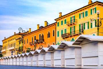 Canvas Print - selling booth at the old town of Verona - italy