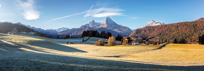 Fototapete - Wonderful nature landscape. Incredible autumn scenery. View on Alpine highlands with Watzmann mount, grasse hils and perfect sky. Famous National Park Berchtesgadener Land, Bavaria, Germany