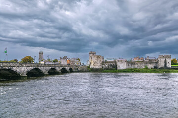 Fototapete - View of King John's Castle, Limerick, Ireland