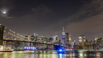 Sticker - Uhd 4k Timelapse of Sunset view of Brooklyn Bridge and panoramic view of downtown Manhattan in New York City, USA
