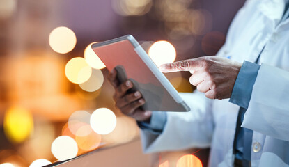 Aufkleber - Doctor, tablet and healthcare hands at night for research, consultation and online medical information. Hospital man with technology for health communication, contact us and 5g network connection
