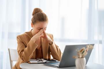 Canvas Print - woman working in the office