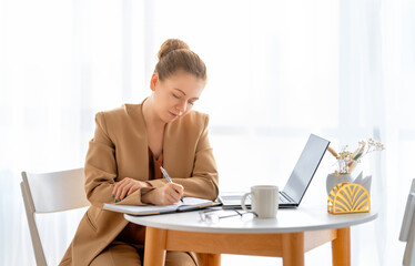 Canvas Print - woman working in the office