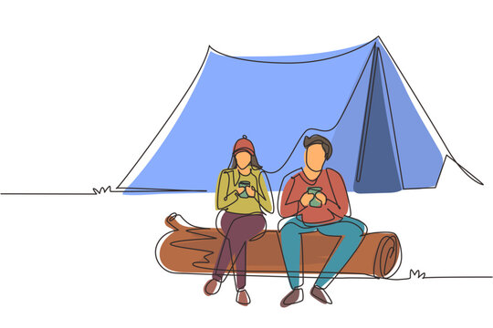 Single continuous line drawing couple sit on log near bonfire, active recreation, romantic date camping. Man woman drink hot coffee getting warm near campfire. One line draw design vector illustration