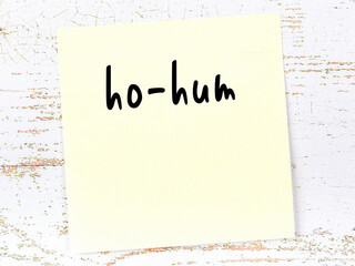 Wall Mural - Yellow sticky note on wooden wall with handwritten word ho-hum