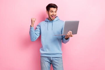 Aufkleber - Photo of lucky funky man wear blue hoodie earning money modern device isolated pink color background