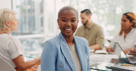 Leinwandbilder - Face, leadership and happy black woman in meeting for planning sales, marketing or advertising strategy. Ceo, boss and proud female entrepreneur with vision, mission and success mindset in workplace.