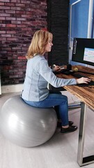 Poster - Correct Posture At Desk In Office