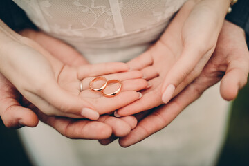 Poster - rings in hands