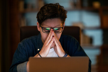 Aufkleber - Exhausted guy sitting at office desk in front of laptop