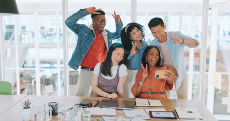 Aufkleber - Smile, friends and selfie with business people and phone for teamwork, diversity and support. Social media, community and technology with employee in startup for internet, creative and networking