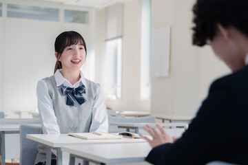 Wall Mural - 面談で進路指導を受ける女子高生