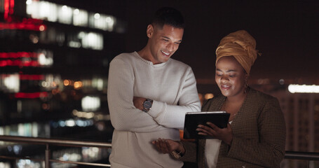 Fototapete - Communication, night balcony and business people working, talking or review online social media feedback. New York city rooftop, teamwork collaboration and black woman discussion on digital marketing
