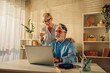 © Zamrznuti tonovi - Senior couple using a laptop at home and drinking coffee