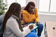 © Krakenimages.com - African american women psychologist and patient having mental therapy sitting on sofa at psychology clinic